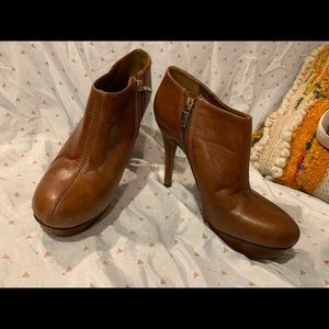 🎈 Tory Burch Booties